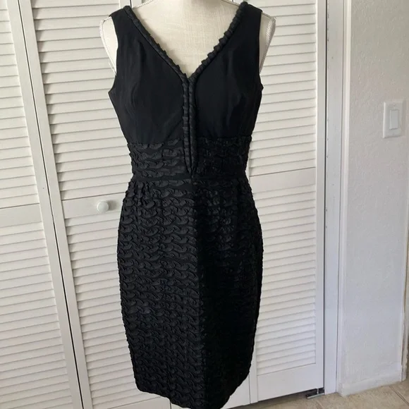 Vintage black cocktail dress in excellent condition, fully lined size Small - Picture 1 of 9